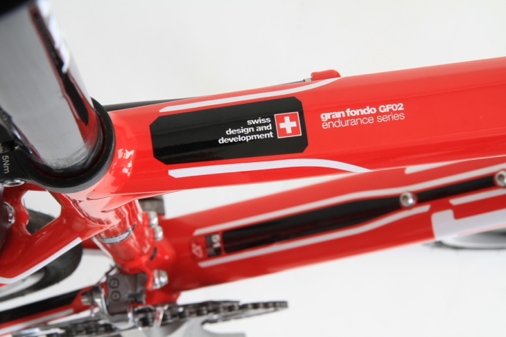 BMC granfondo GF02 振動吸収性能とダイレクトな乗り味を兼備